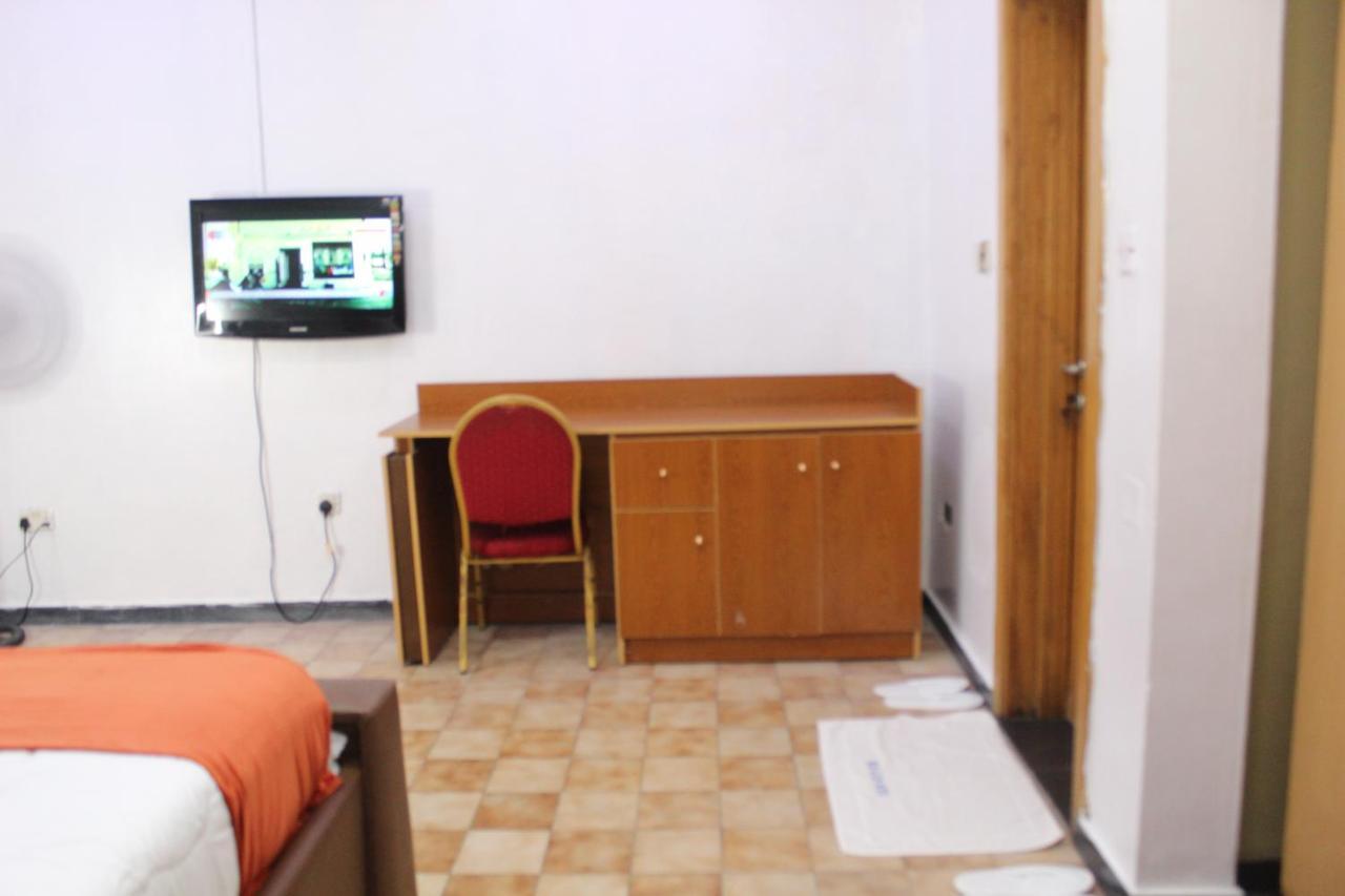 Blue Moon Hotels Victoria Island Lagos Buitenkant foto
