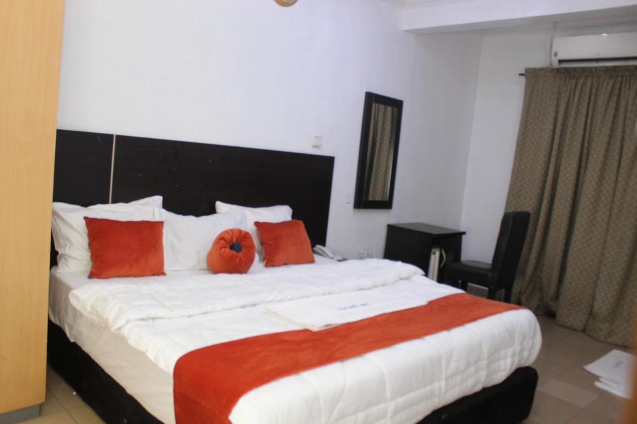 Blue Moon Hotels Victoria Island Lagos Buitenkant foto