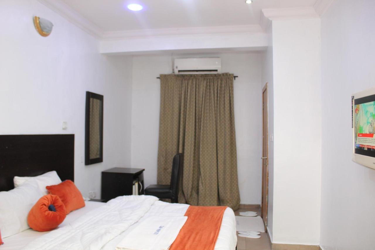 Blue Moon Hotels Victoria Island Lagos Buitenkant foto