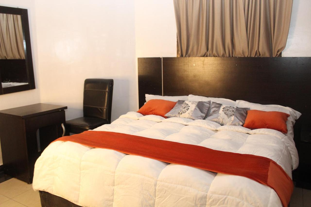 Blue Moon Hotels Victoria Island Lagos Buitenkant foto