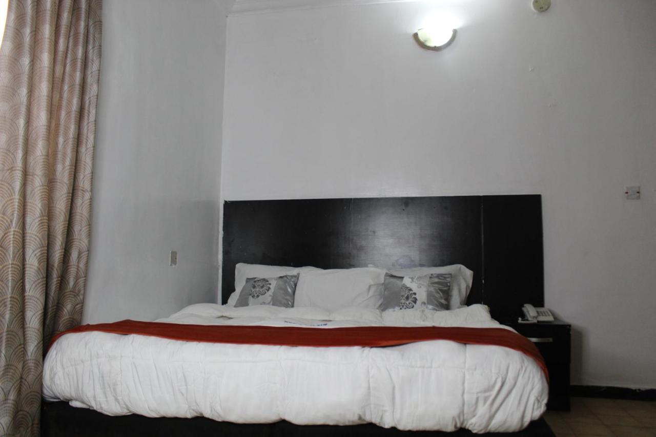 Blue Moon Hotels Victoria Island Lagos Buitenkant foto