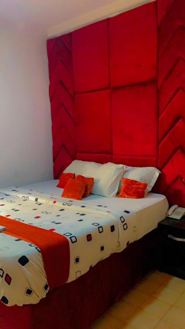 Blue Moon Hotels Victoria Island Lagos Buitenkant foto