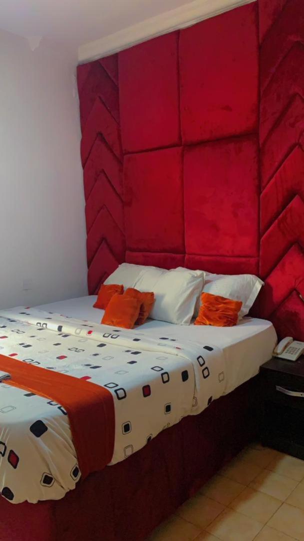 Blue Moon Hotels Victoria Island Lagos Buitenkant foto