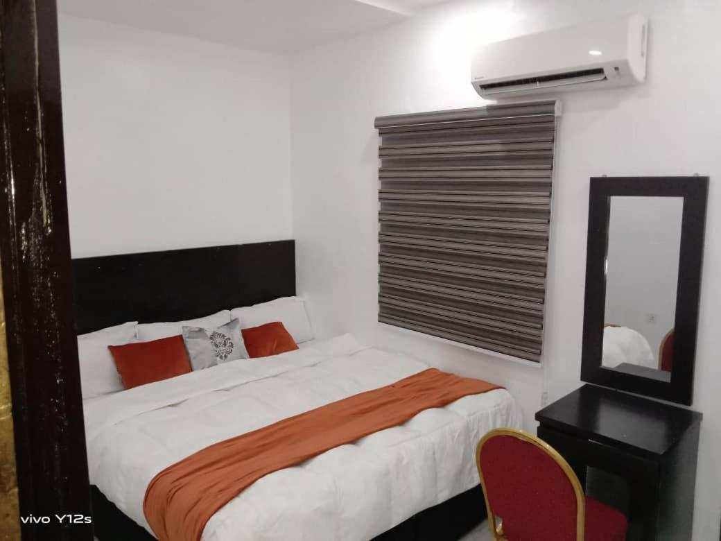 Blue Moon Hotels Victoria Island Lagos Buitenkant foto