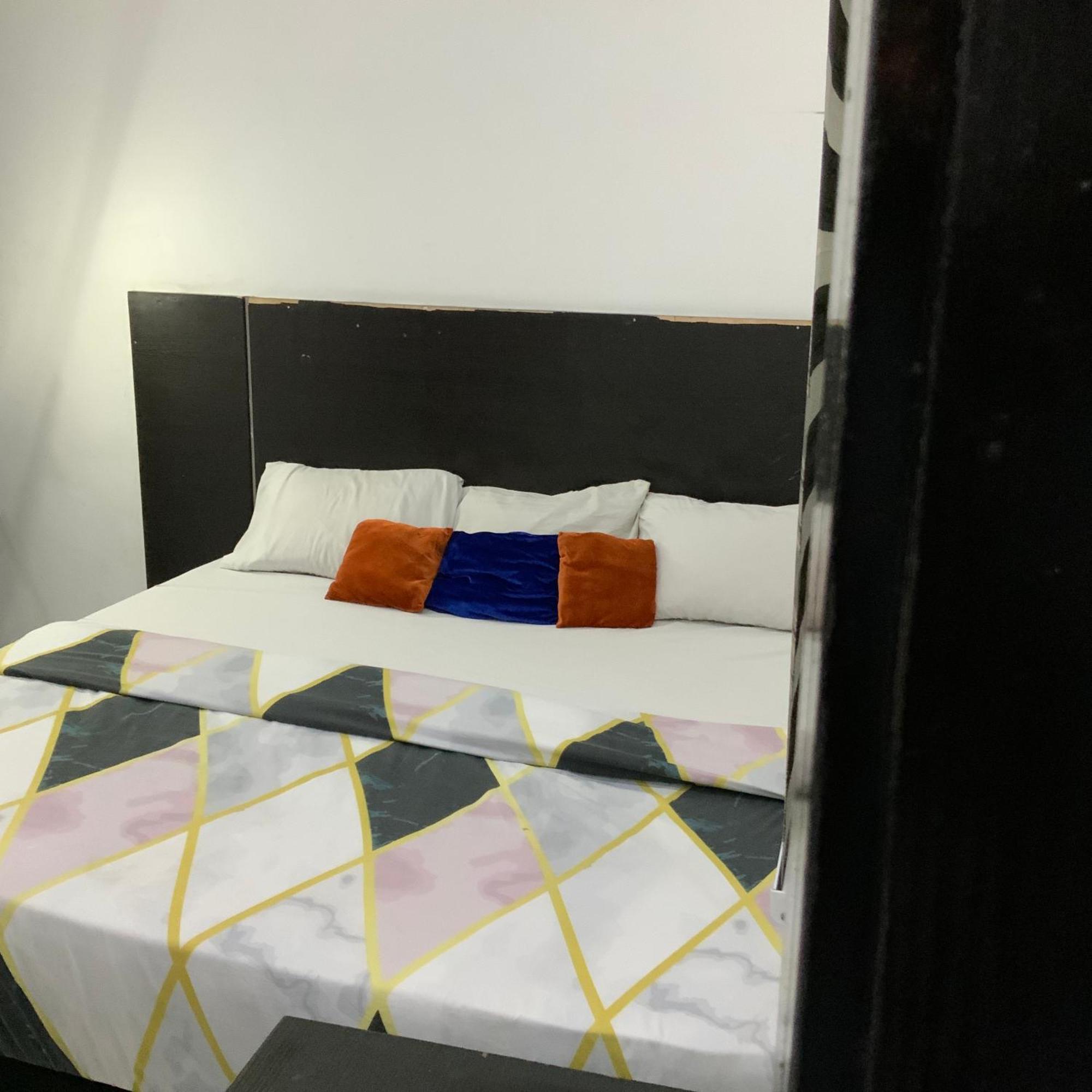 Blue Moon Hotels Victoria Island Lagos Buitenkant foto