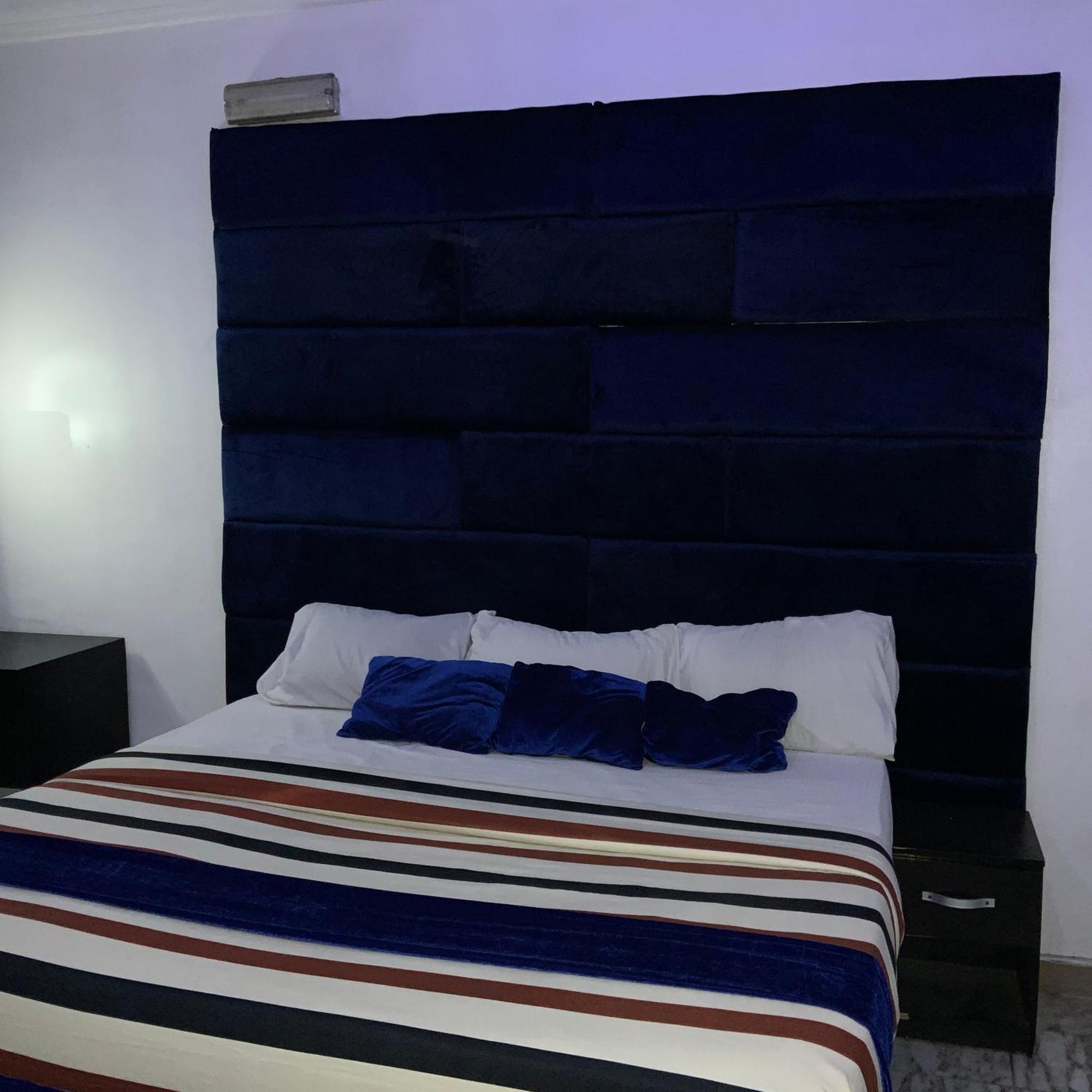 Blue Moon Hotels Victoria Island Lagos Buitenkant foto