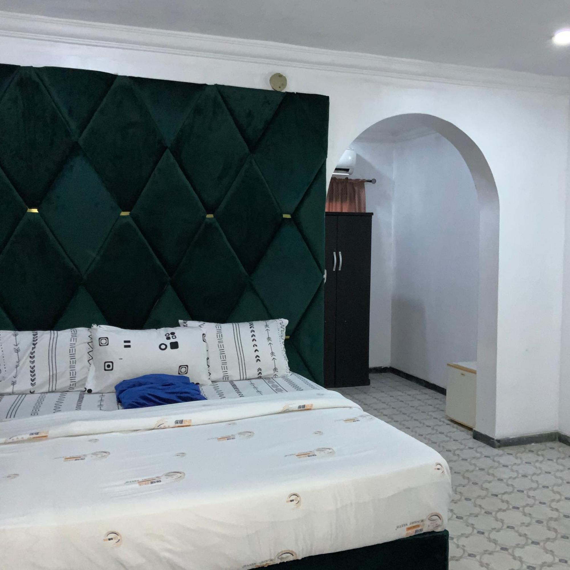 Blue Moon Hotels Victoria Island Lagos Buitenkant foto