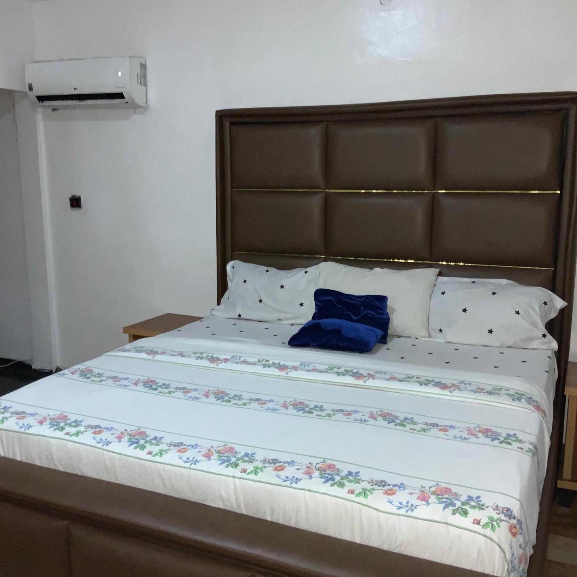 Blue Moon Hotels Victoria Island Lagos Buitenkant foto