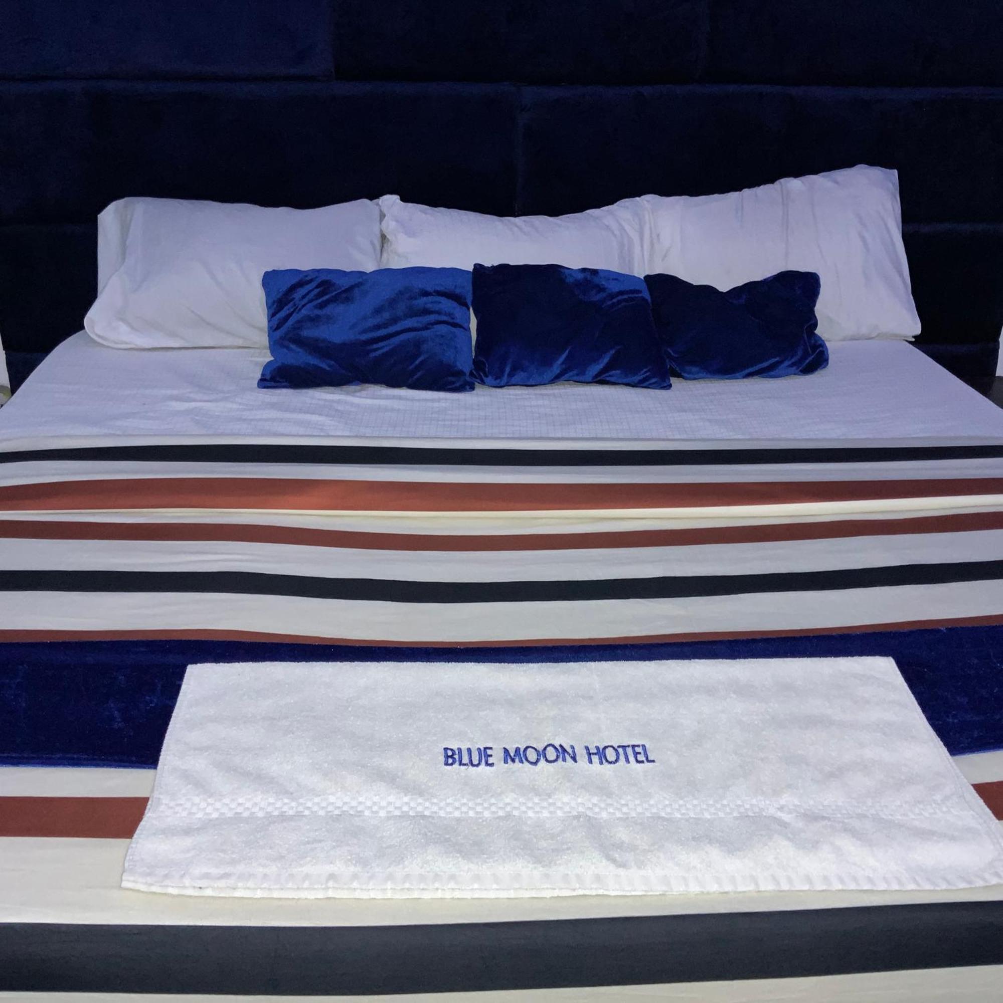 Blue Moon Hotels Victoria Island Lagos Buitenkant foto