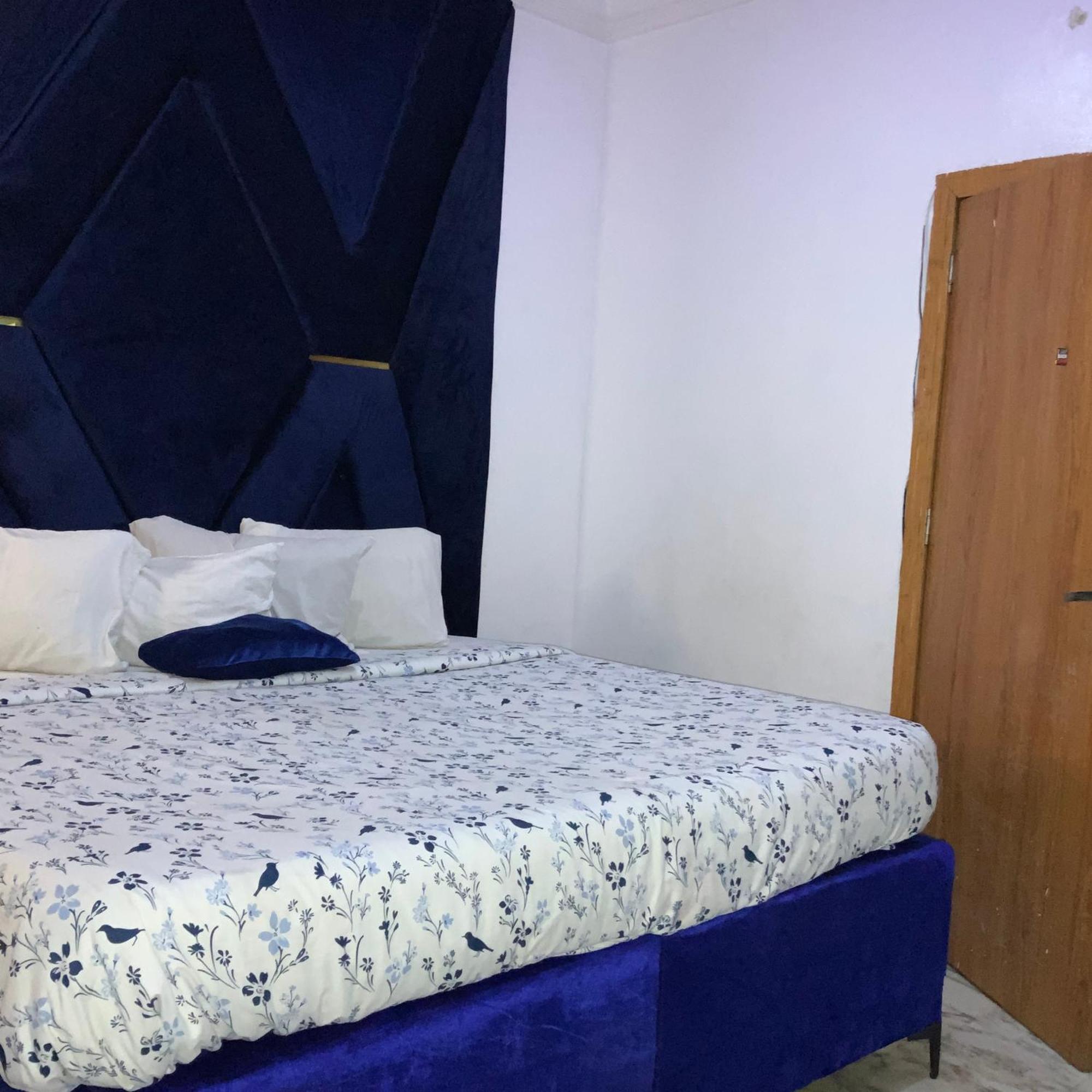 Blue Moon Hotels Victoria Island Lagos Buitenkant foto
