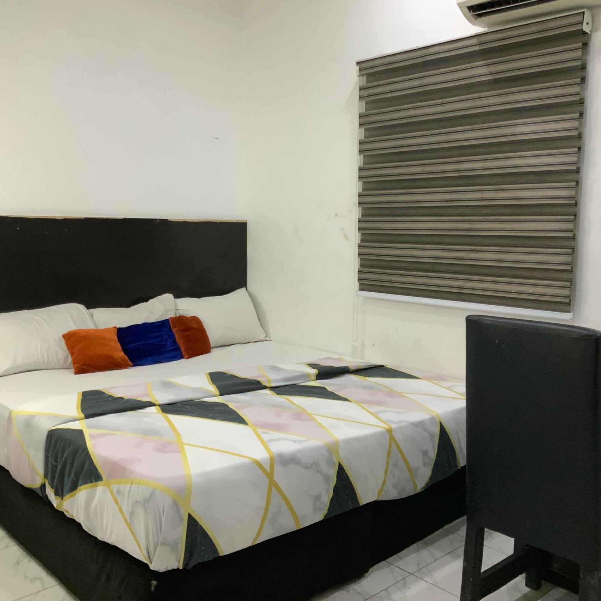 Blue Moon Hotels Victoria Island Lagos Buitenkant foto